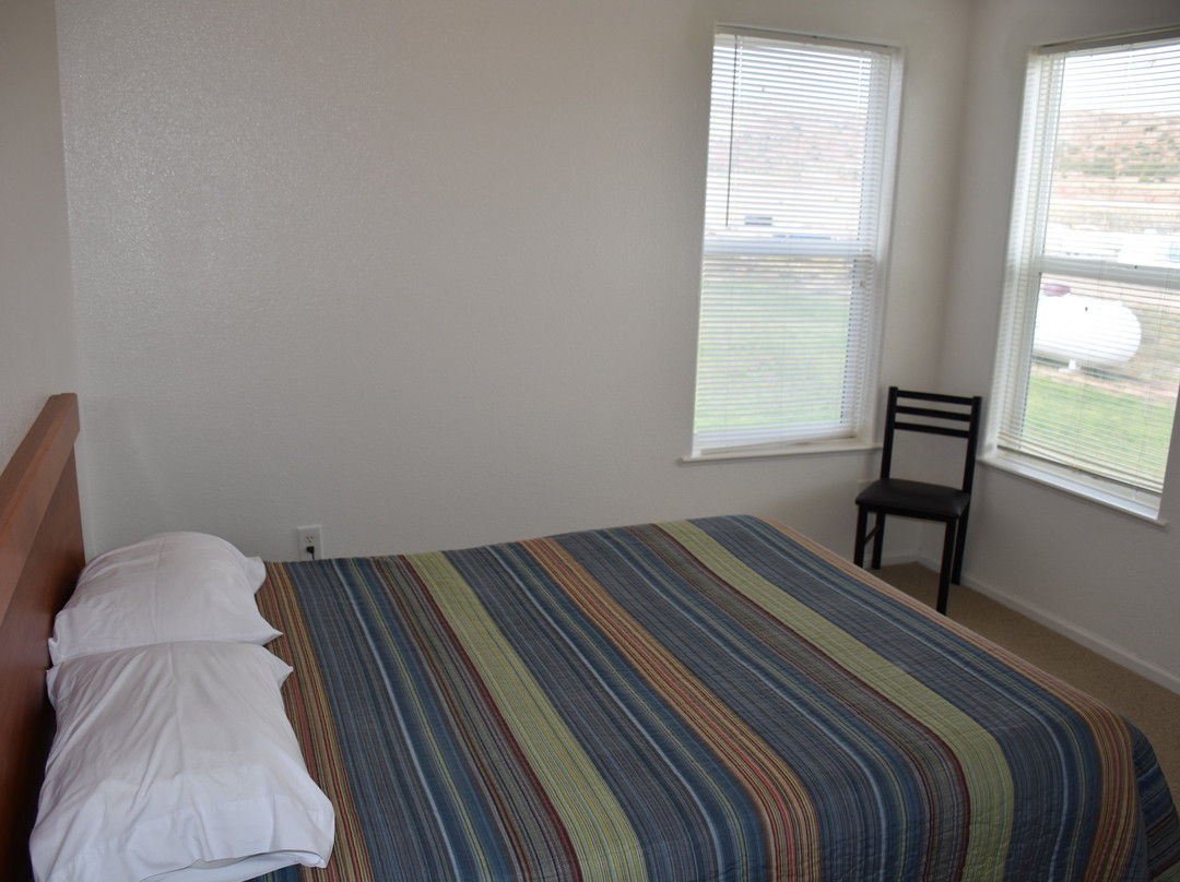 Sloanes General Store and The Inn At Alcova主图