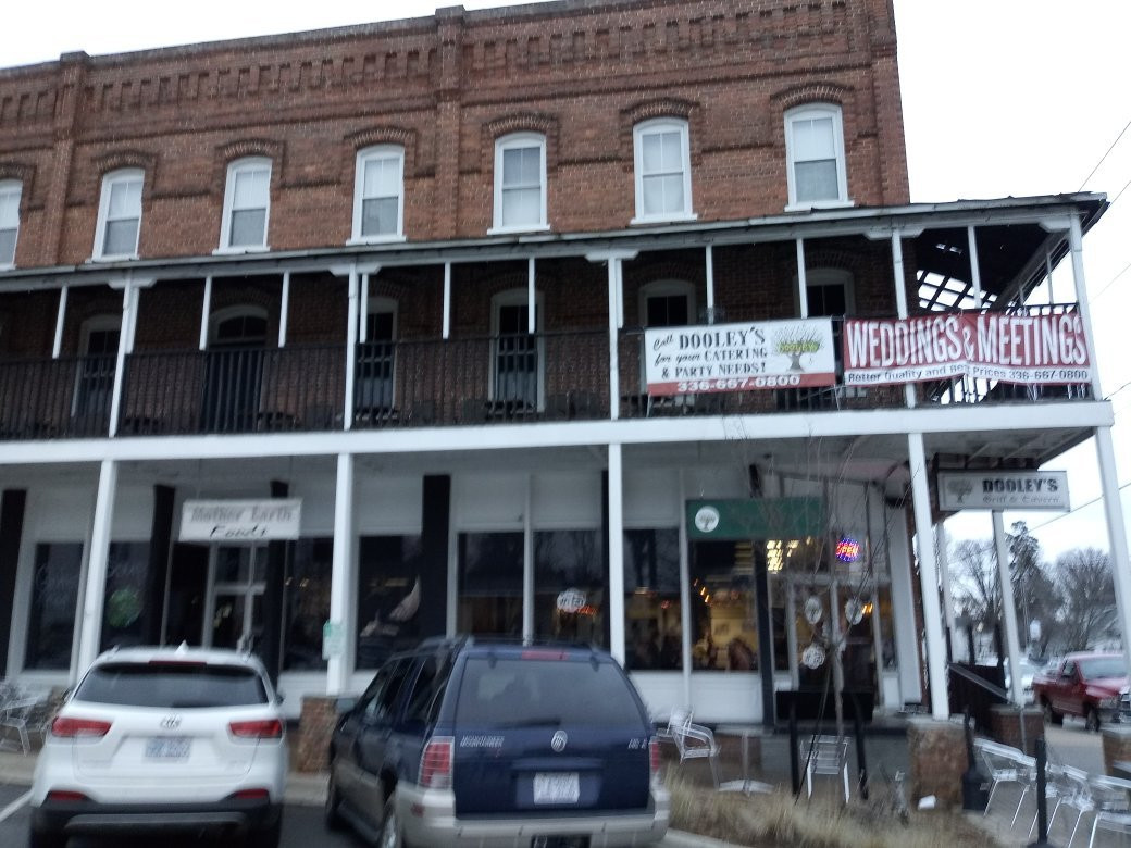 Dooley's Grill and Tavern-Wilkesboro必去景点