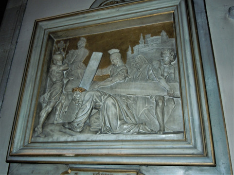 Eglise Saint Pierre-沙朗通桥必去景点