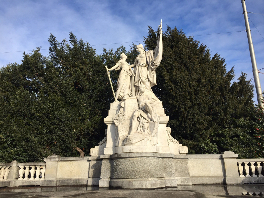Monument of the Republic-纳沙泰尔必去景点