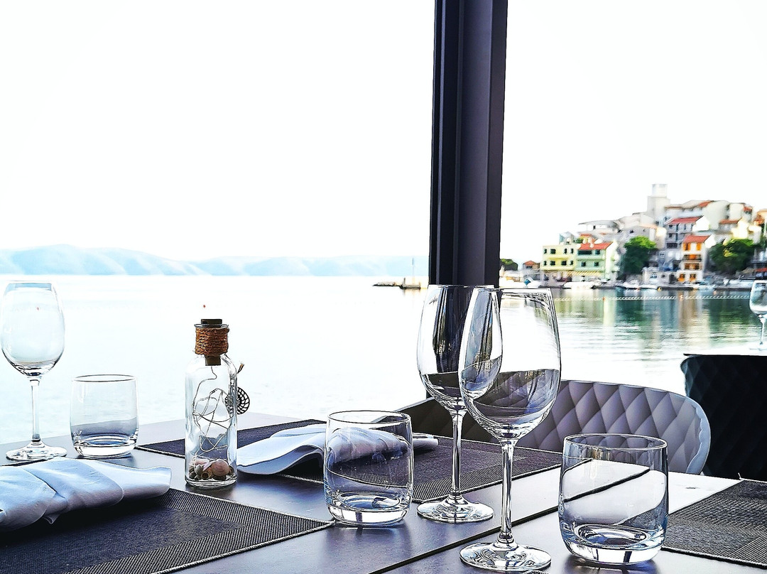 Igrane餐馆和美食-Restaurant "SKIF"