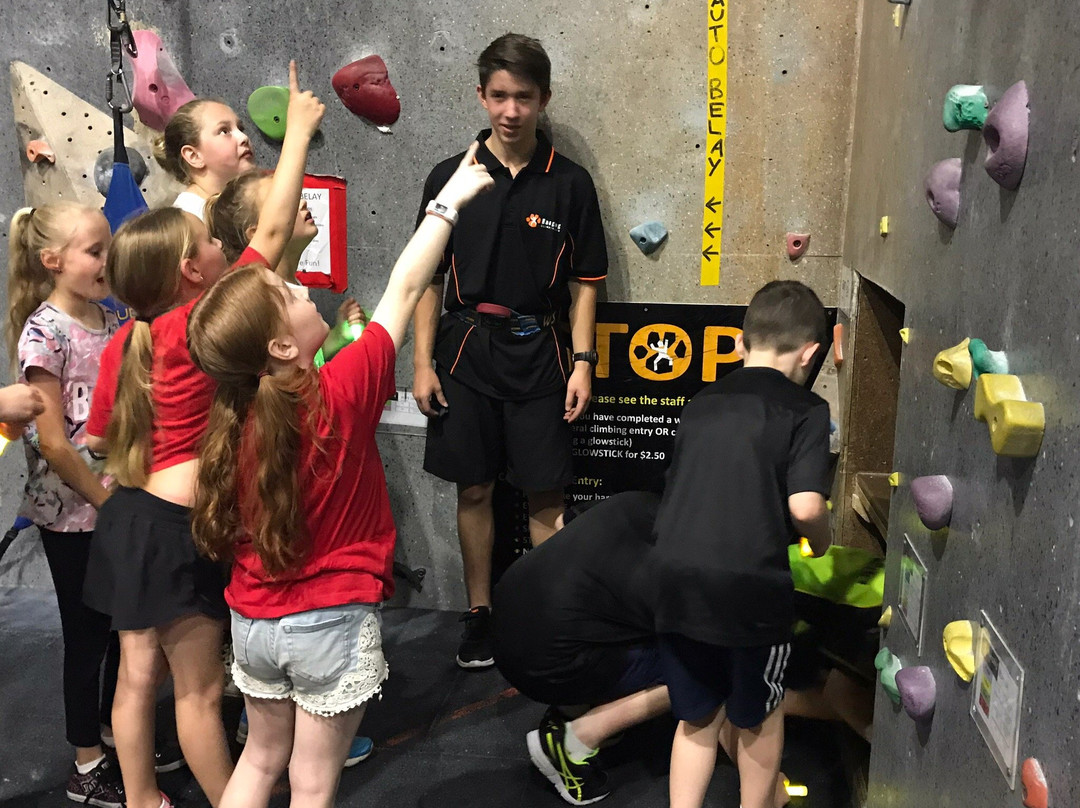 Hangdog Climbing Gym-卧龙岗市必去景点