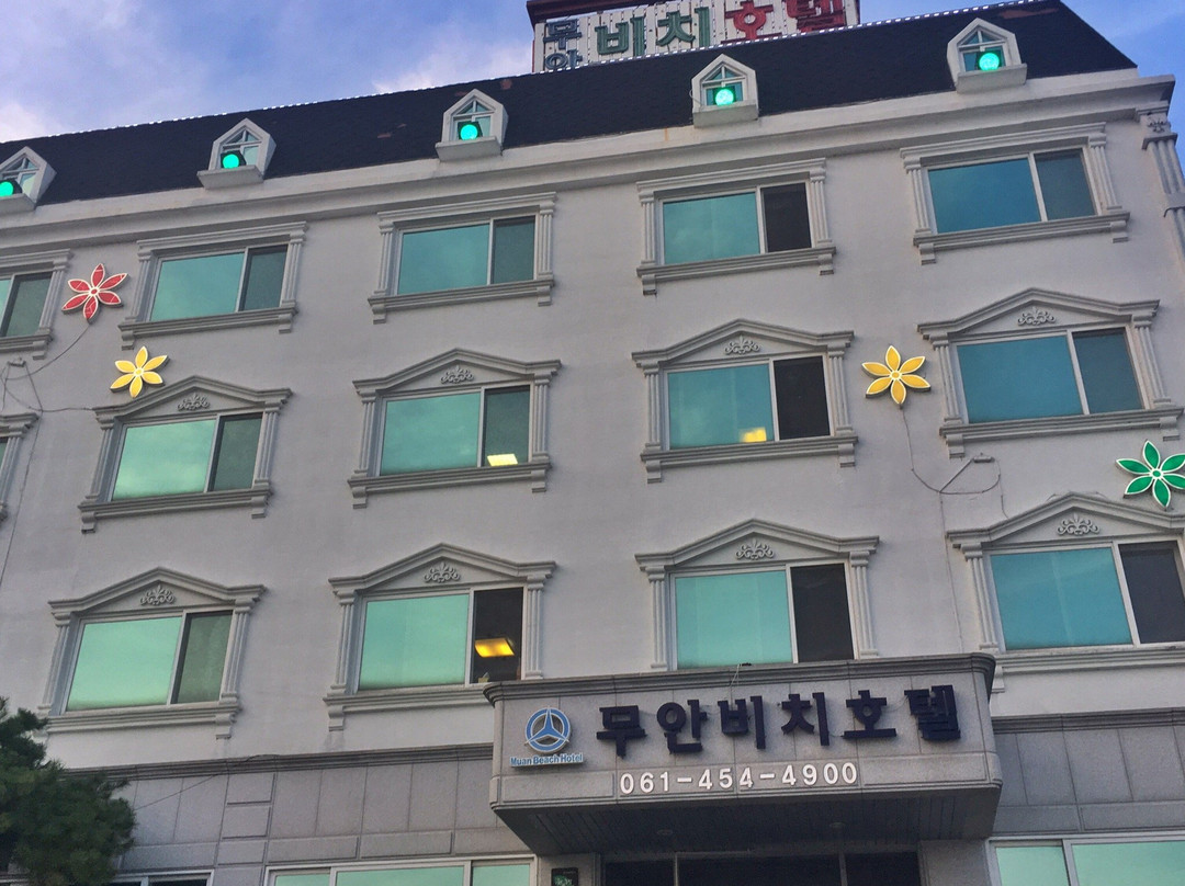 Muan Beach Hotel主图