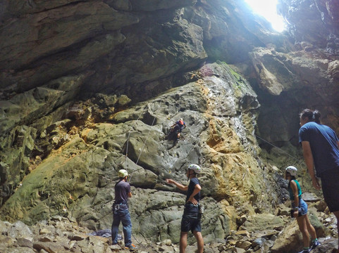 Crazy Tour Guide-夜登必去景点