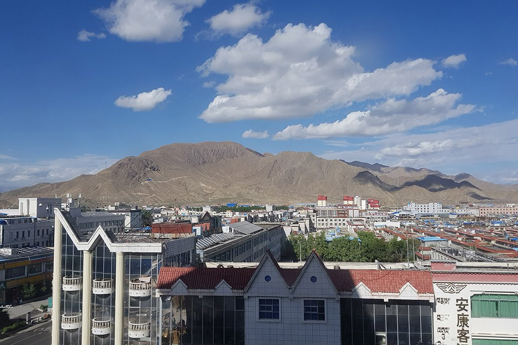 乔穆朗宗酒店主图