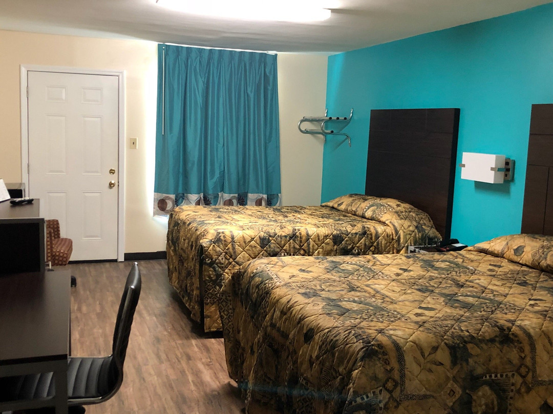 Euro Inn And Suites主图