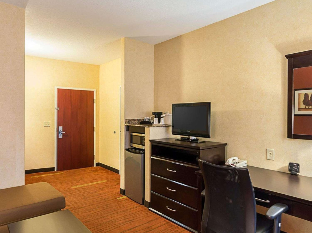 Comfort Suites Wichita主图