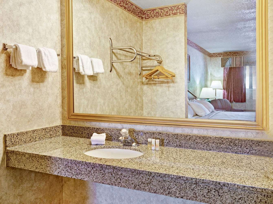 Days Inn & Suites by Wyndham Monroe主图