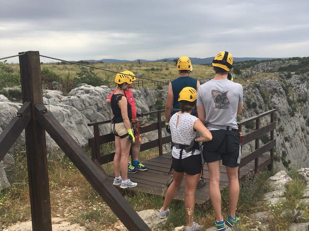 Zip Line Cikola Canyon景点图片