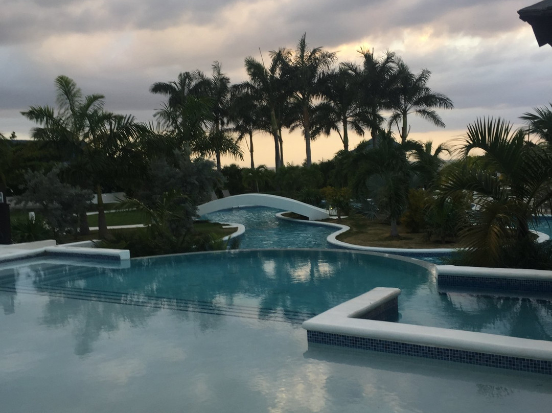 The Cliff Hotel主图