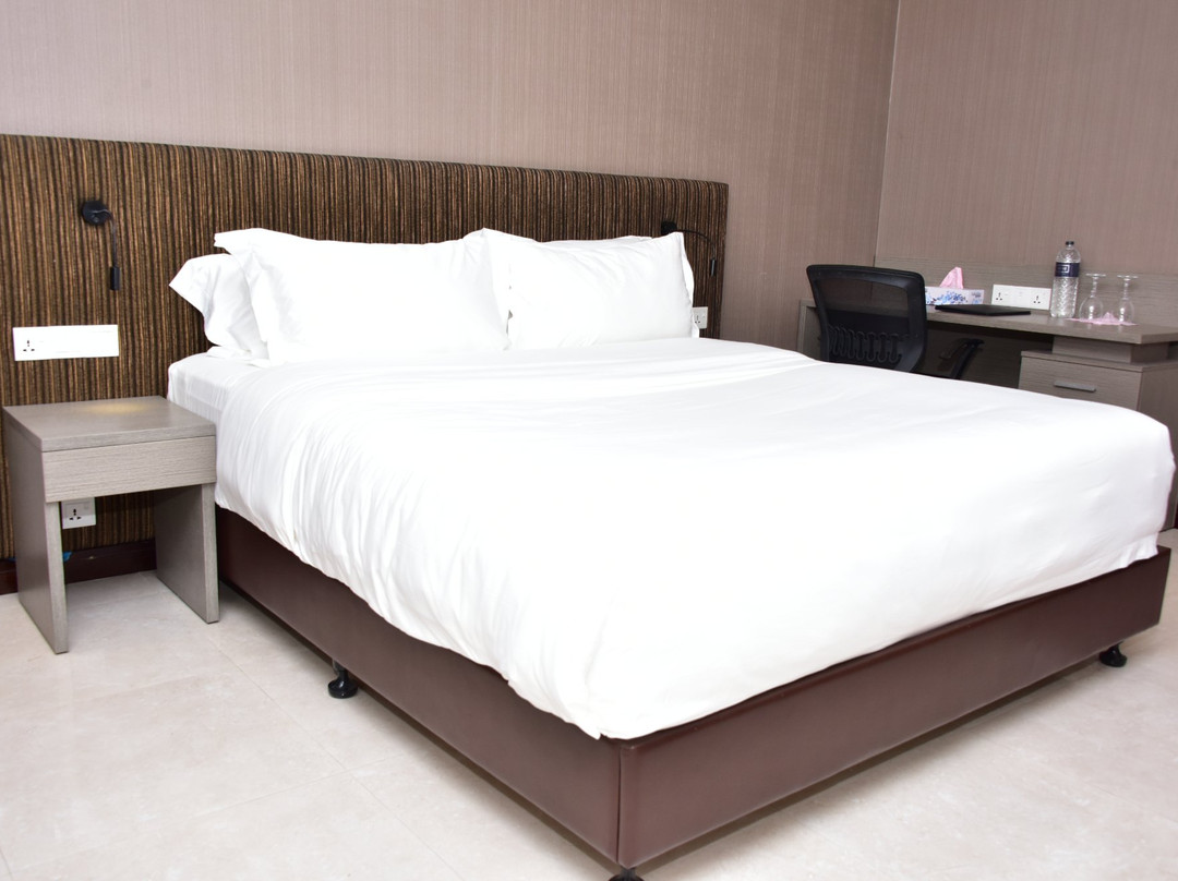 Divine Centre Ltd, Hotel and Convention Centre主图