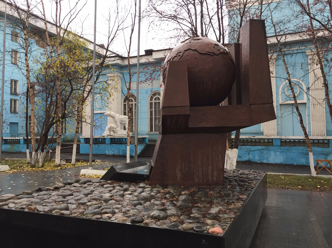 Monument to Anti-Hitler Coalition-摩尔曼斯克必去景点