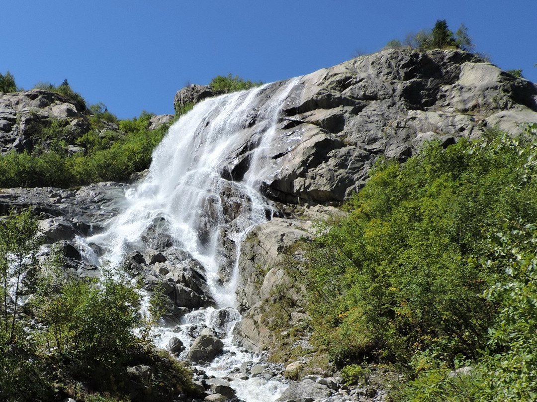 Alibek Waterfall景点图片
