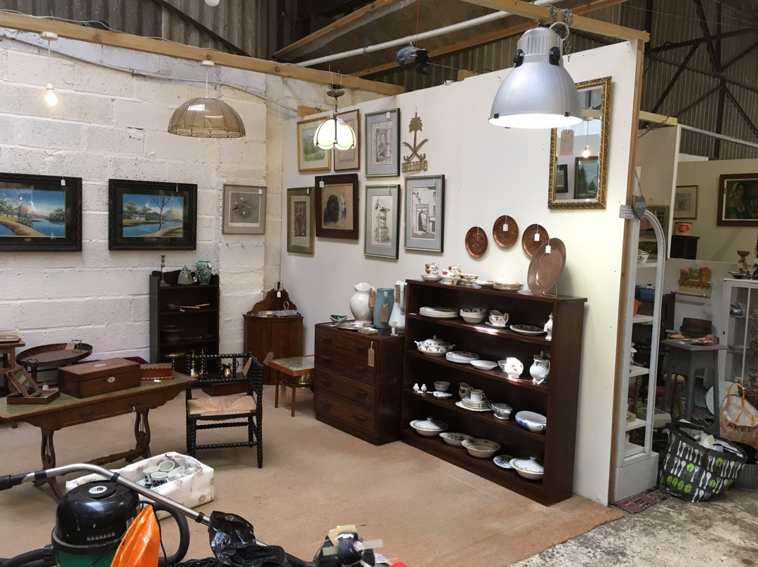 The Alleyways Antiques Centre景点图片