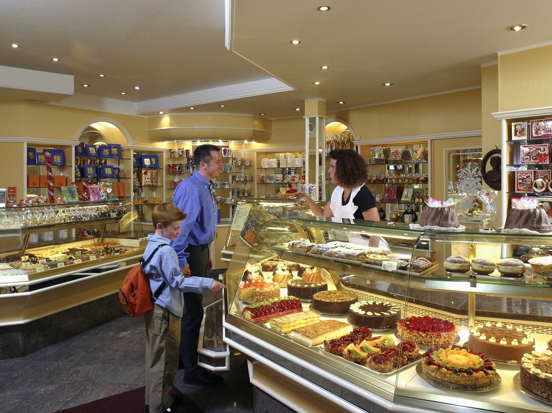 Kurcafe Pastry Shop & Cafe