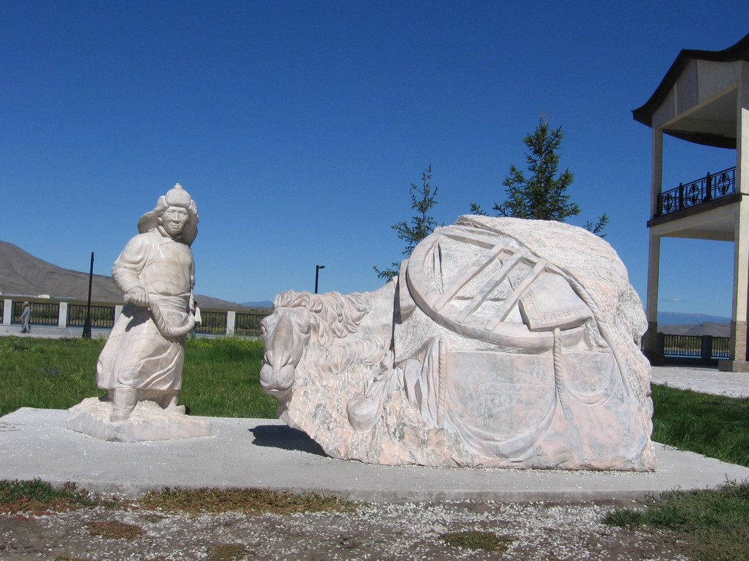 Monument to Kadarchy-Kyzyl必去景点