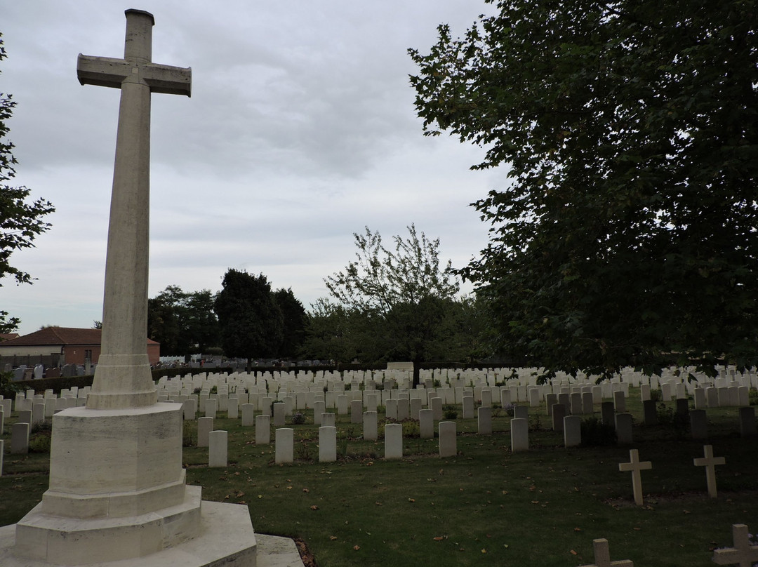 Cambrin Churchyard Extension景点图片