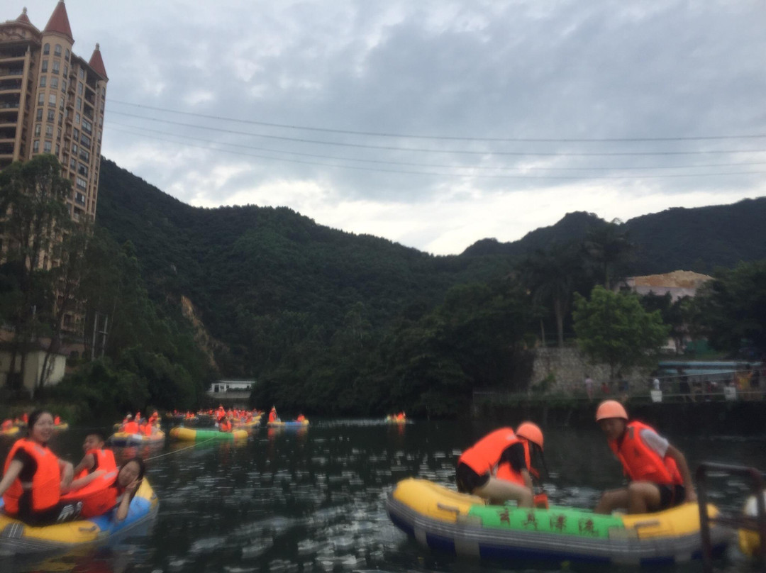 清远黄龙峡漂流景点图片