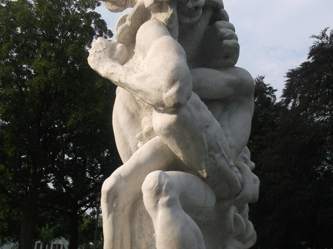 Engels Denkmal "Die starke Linke"-伍珀塔尔必去景点