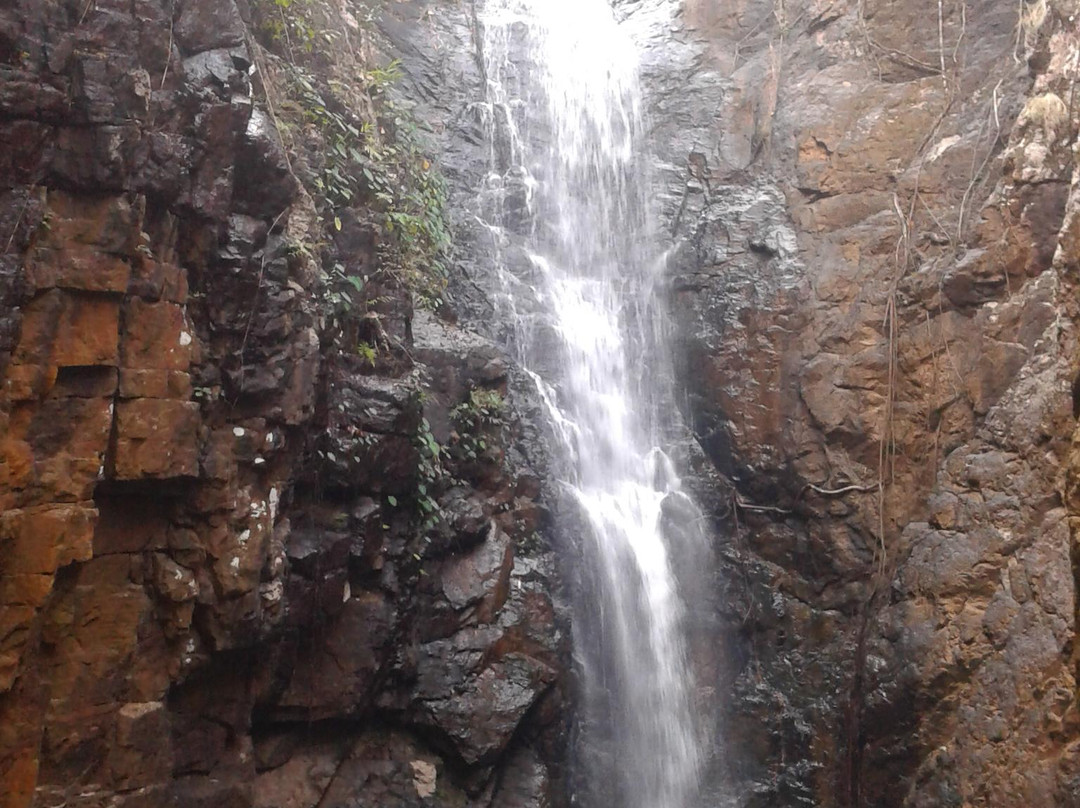 Handibhanga Waterfall景点图片