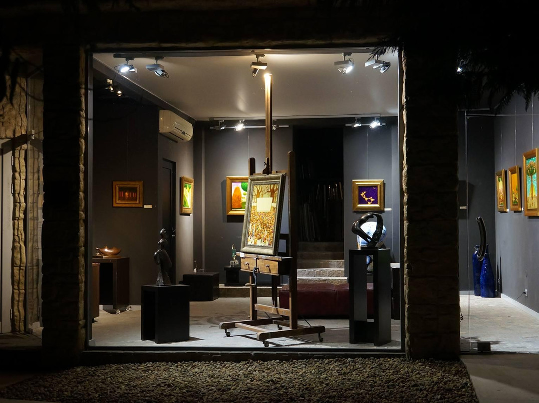 Art Gallery Le Papillon-瓦尔纳必去景点