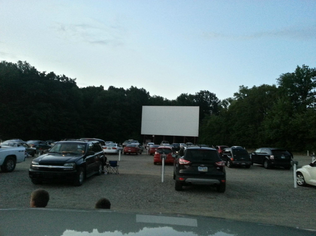 Elm Road Triple Drive-In-Warren必去景点