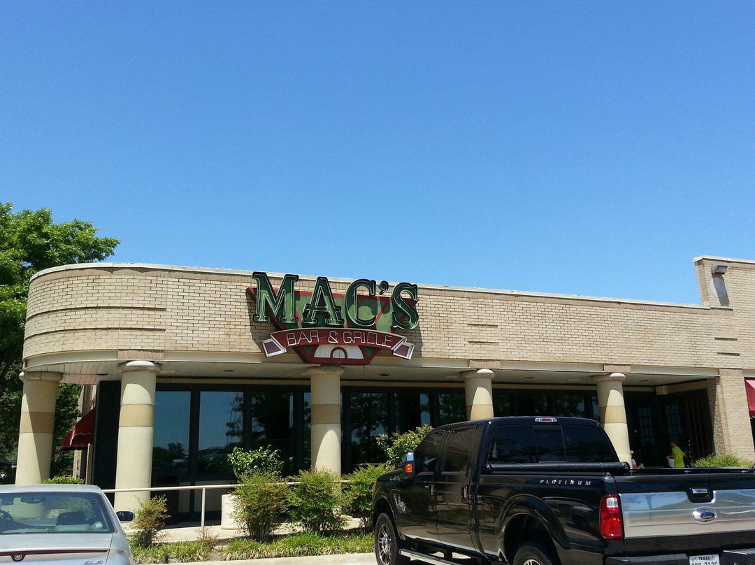 Mac's Bar & Grill
