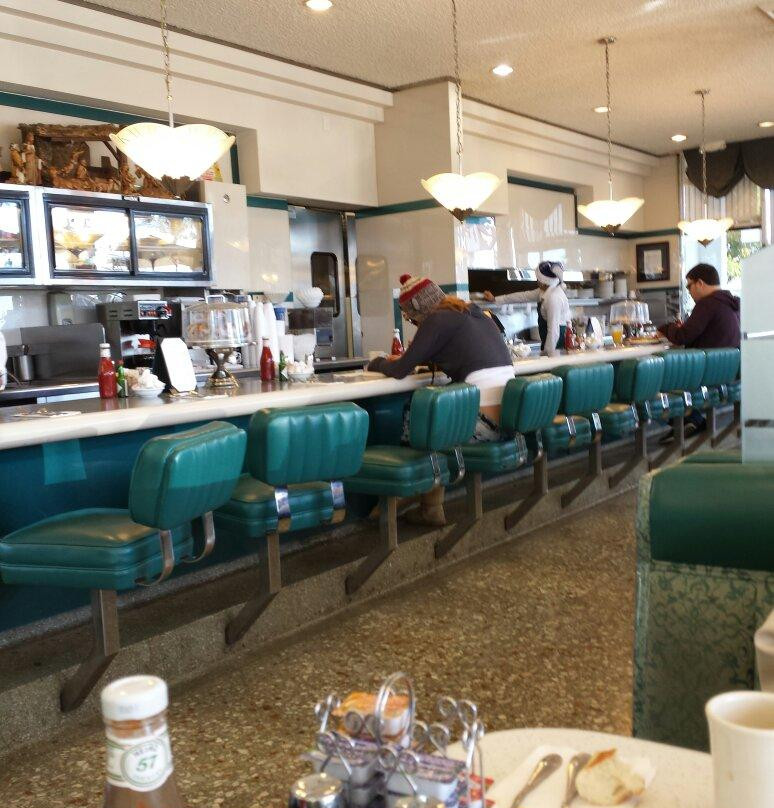 Horseless Carriage Restaurant主图