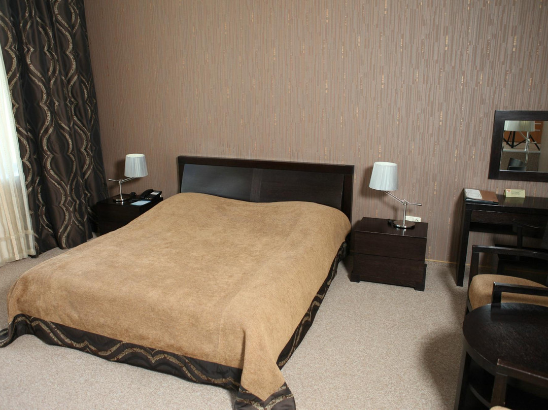 Brats’ke酒店住宿-Lavina Hotel