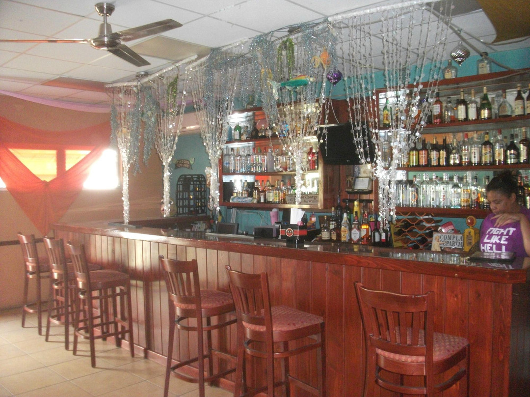 Gregory Town餐馆和美食-Daddy Joes