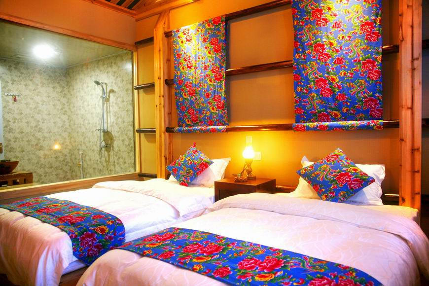 凤凰等你来主题客栈观景店主图