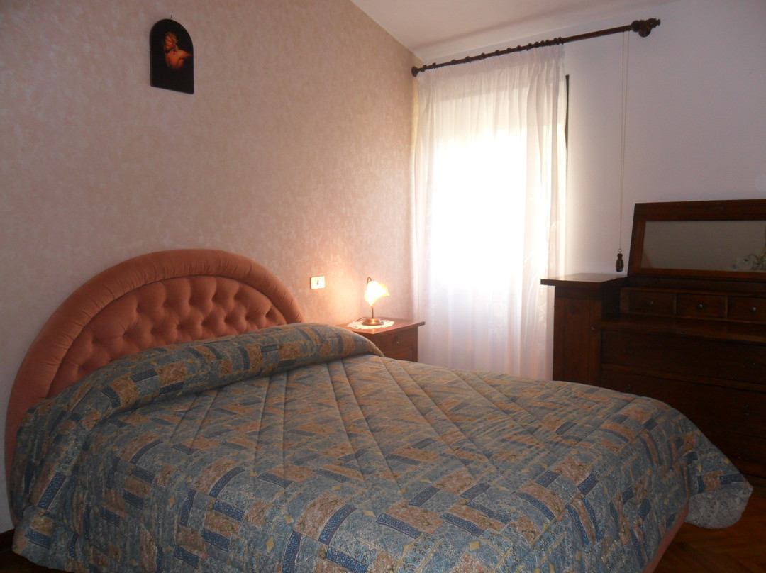 Collevalenza酒店住宿-Affittacamere Il Focolarecasa Vacanza