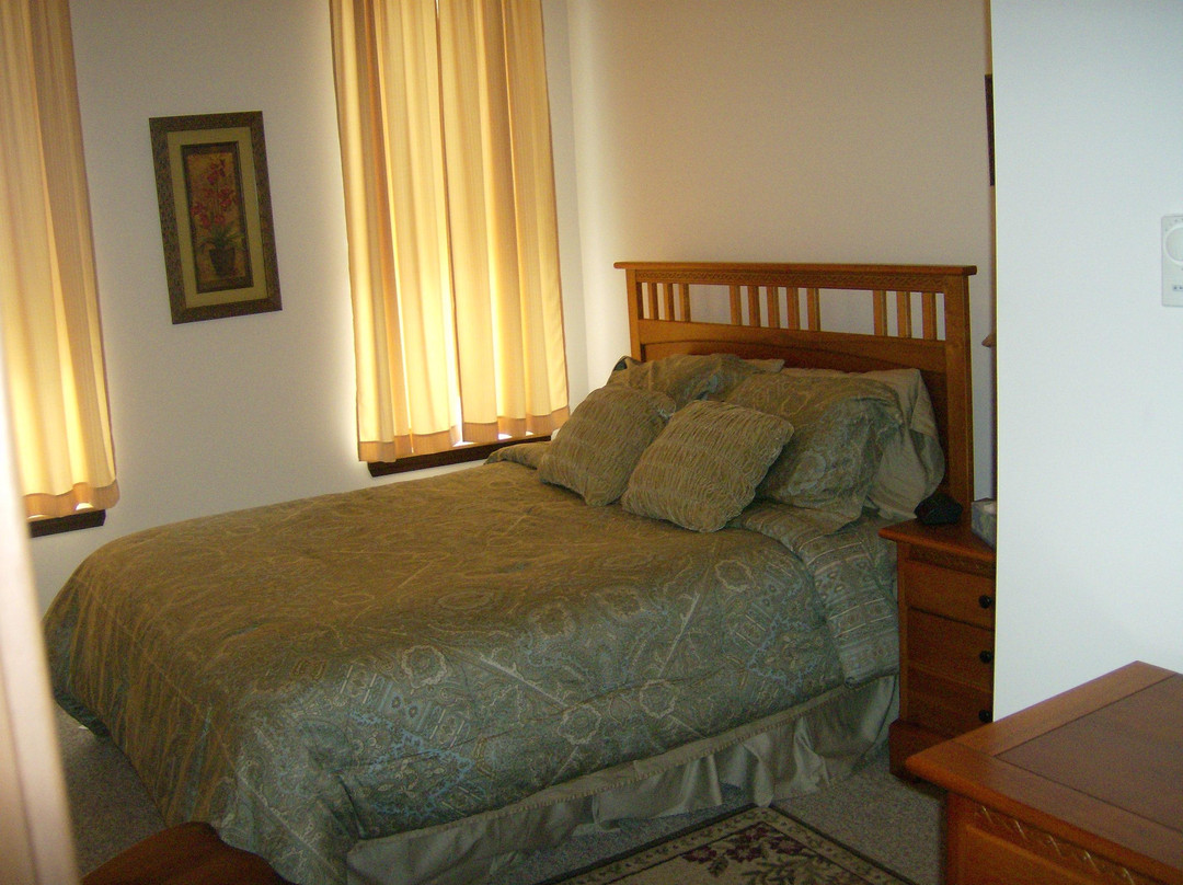 Grand Manor Suites