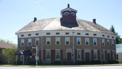 Ye Olde Landmark Tavern主图