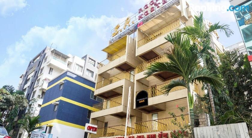 Townhouse Oak Sr Hotel Wakad