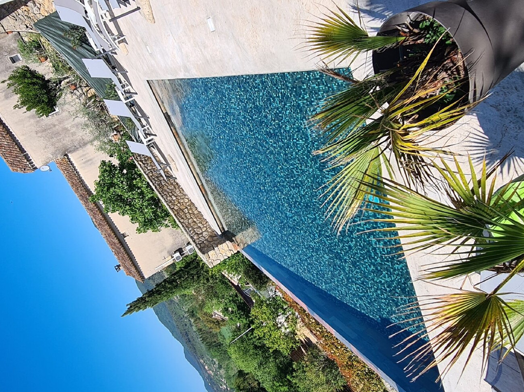 巴斯蒂德香水酒店主图