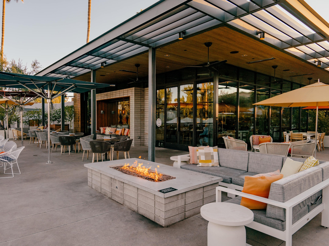 Weft & Warp Art Bar + Kitchen