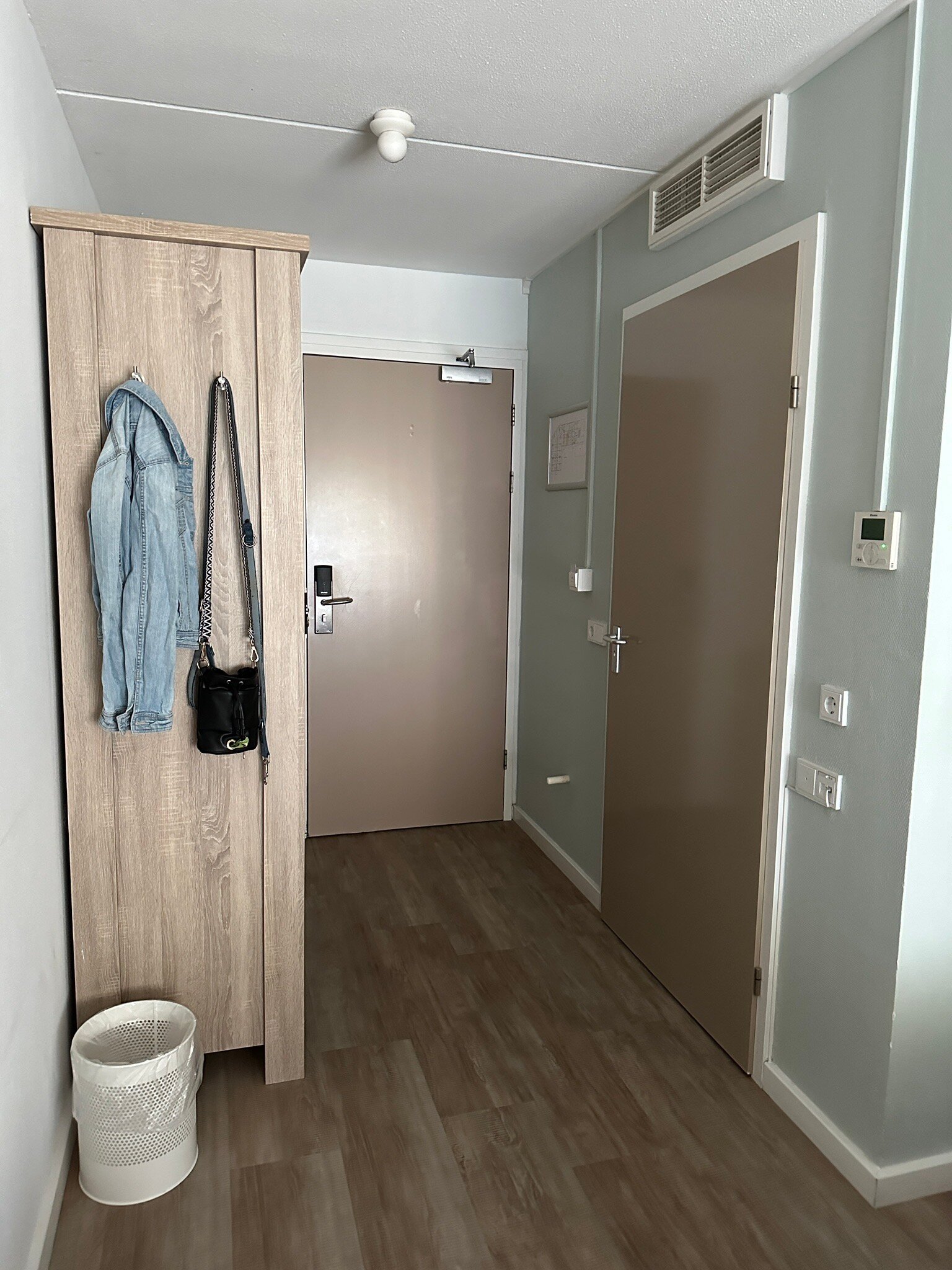 Beach Hotel-官方