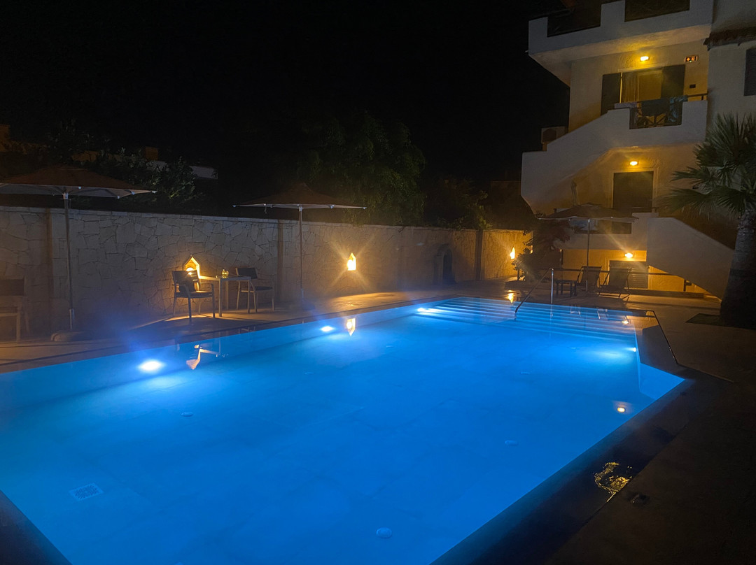 Nancy Chara Apartments主图