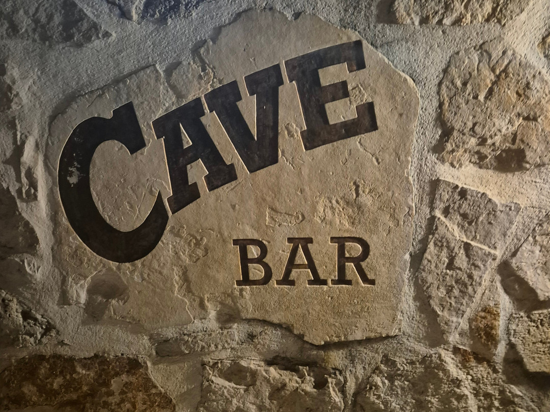 Cave Bar-卡拉马其必去景点