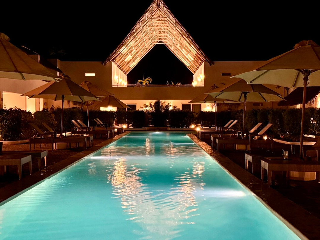 单桅帆船酒店主图