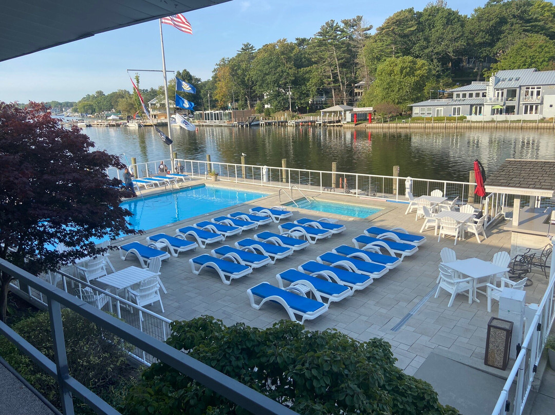 Ship-N-Shore Hotel主图