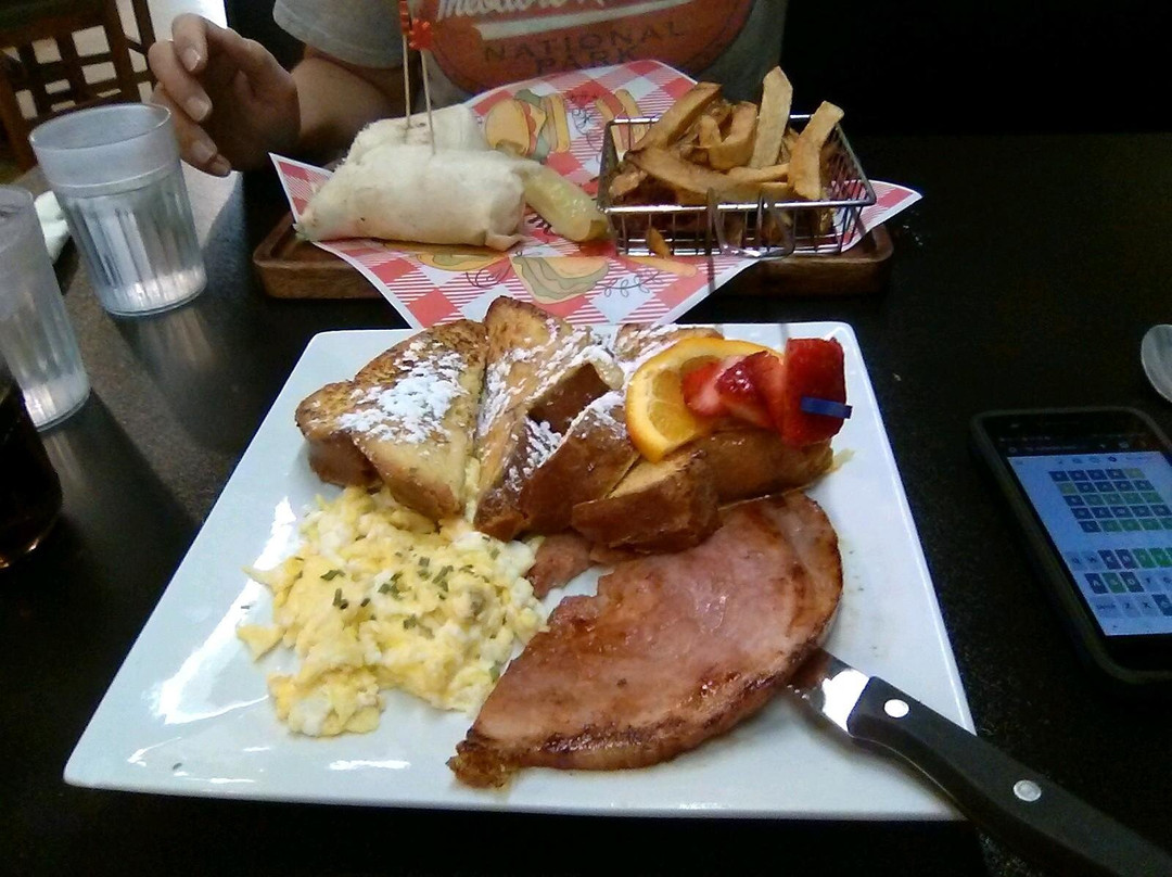 The Wooden Derrick Cafe主图