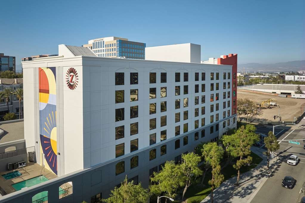 Hotel Zessa Orange County Airport, A Doubletree By Hilton主图