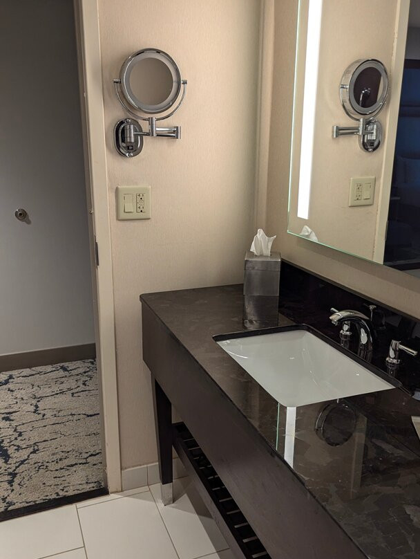 Doubletree By Hilton Manchester Downtown主图