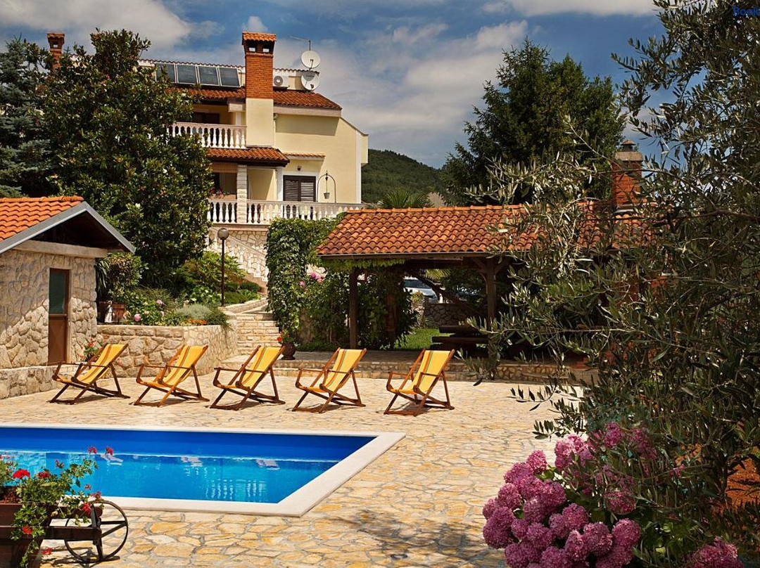 Apartments Petricic with Swimming Pool