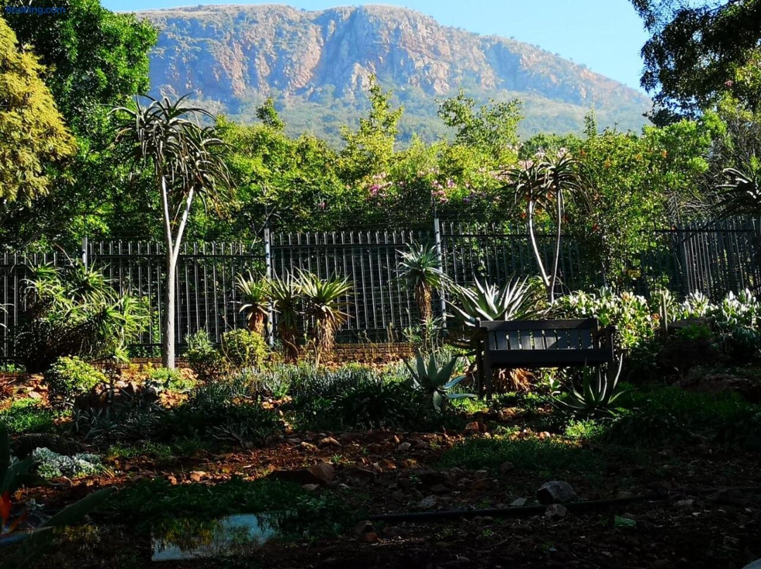 Mia Hills Guest House