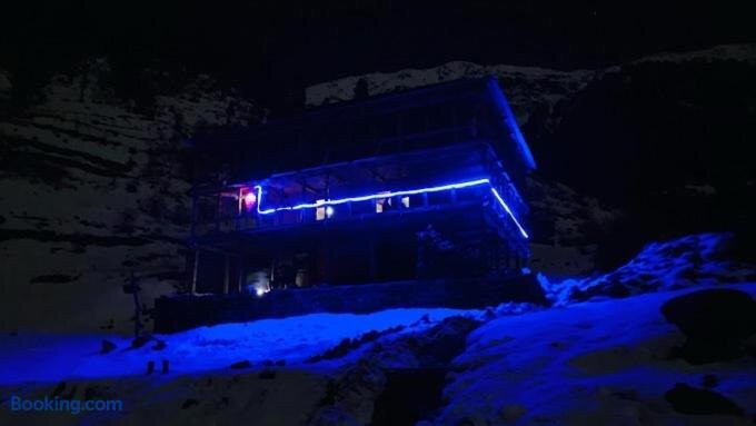 Snow Mountain Home Stay & Cafe