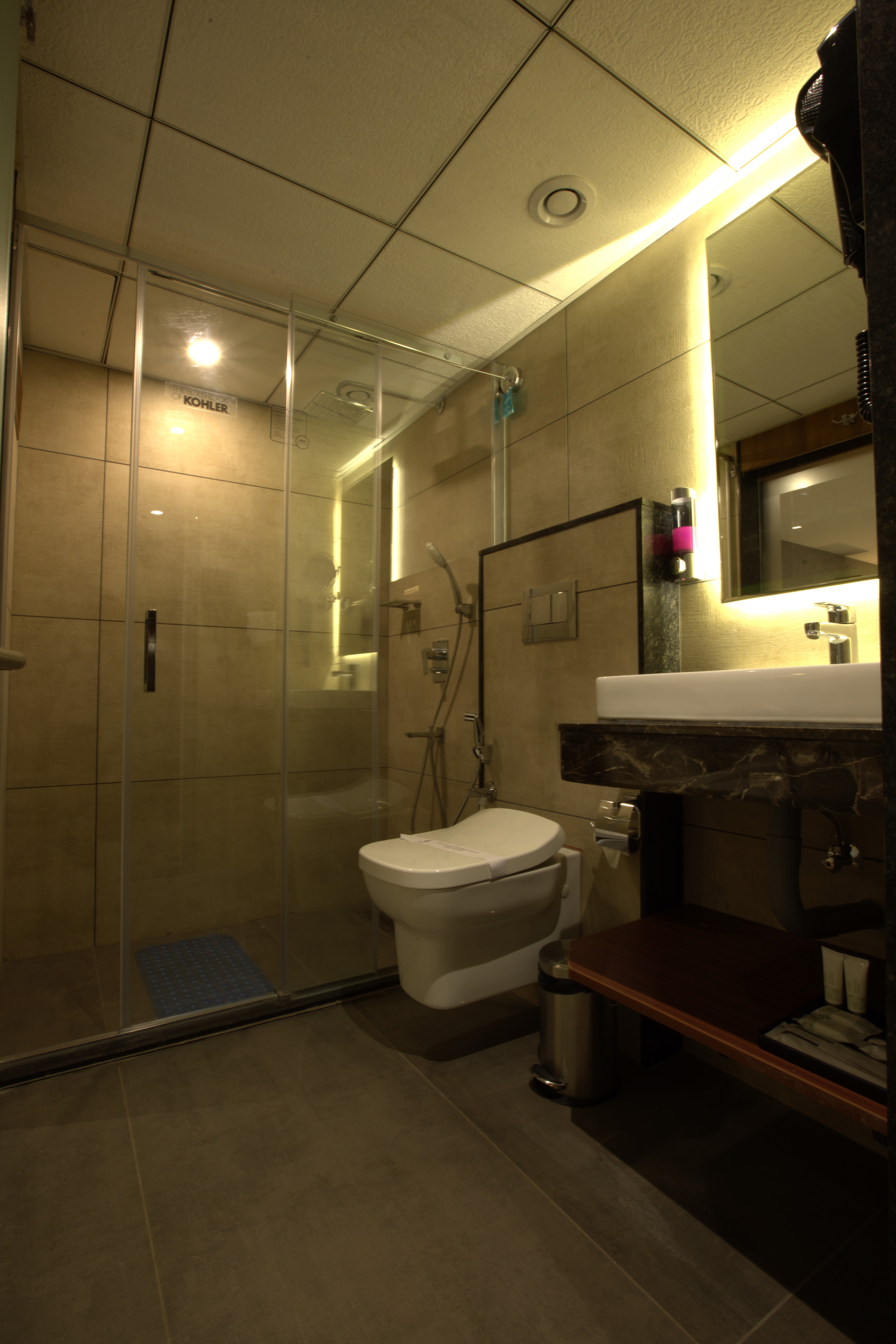 Royal Plaza Suites By RAK Rooms-浴室