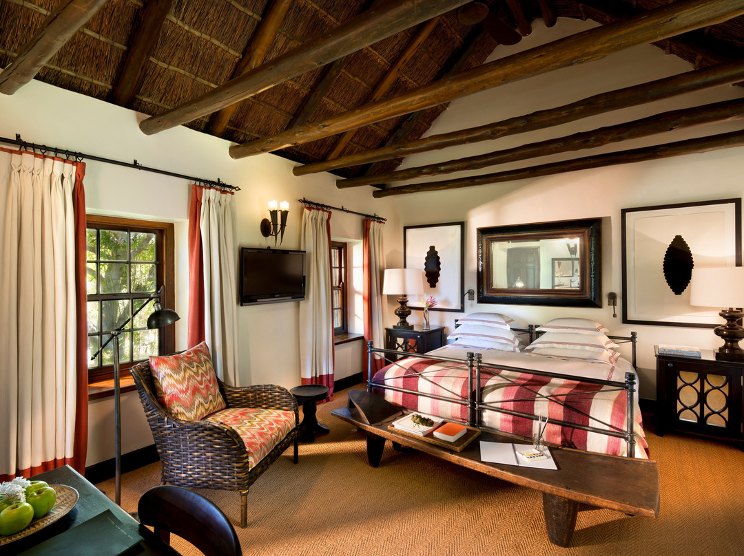 布什曼斯克卢夫郊区酒店主图